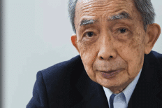 Photo gros plan de François Cheng