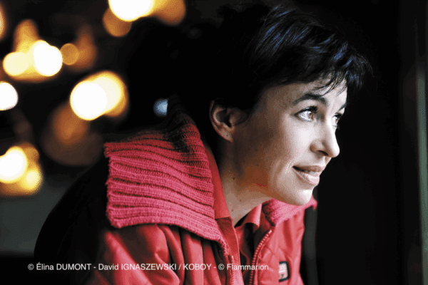 Portrait d'Elina Dumont de profil
