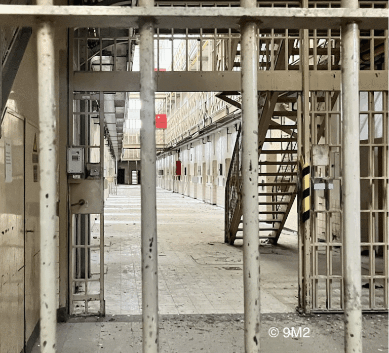 Grillages d'une prison