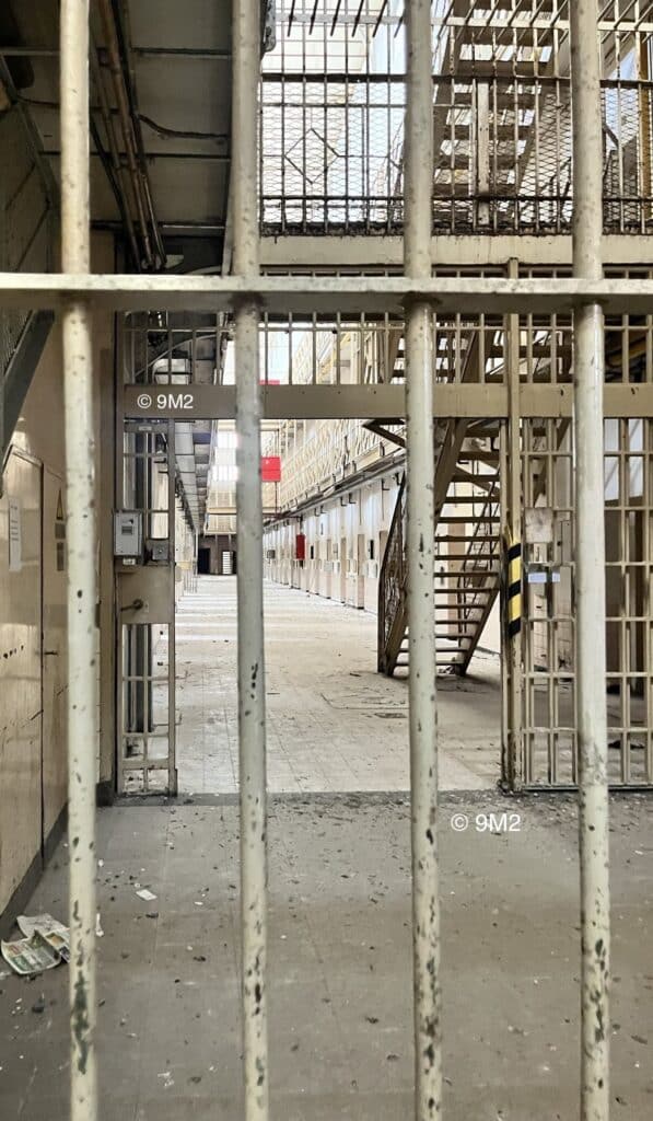 Grillages d'une prison