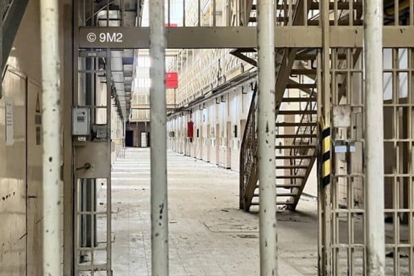 Grillages d'une prison