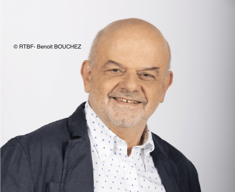 Photo de Eddy Caekelberghs devant un fond blanc