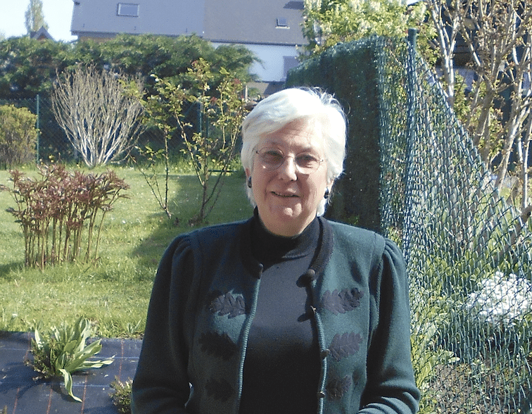 Photo de Marie d'Udekem Gevers dans un jardin
