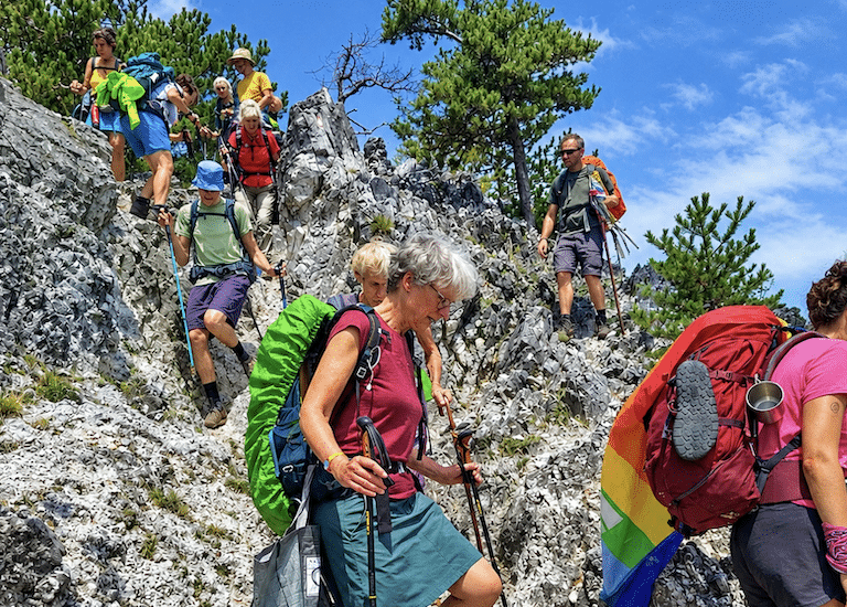 Les Pèlerins de la Paix en train de marcher