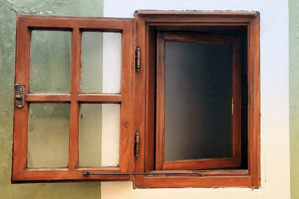 Peinture d'une fenêtre ouverte